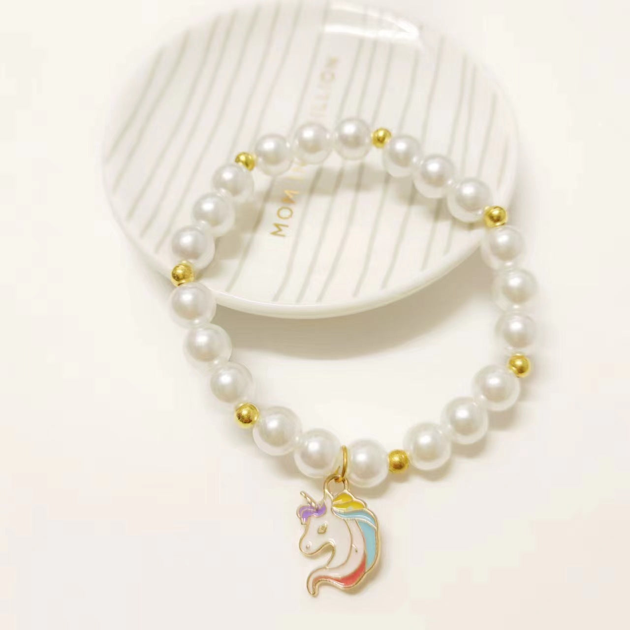 Pearl, Luxe-Looking Beaded Elk Pendant Bracelet